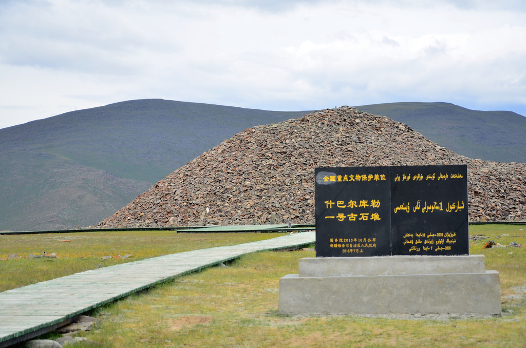 察吾呼沟古墓群