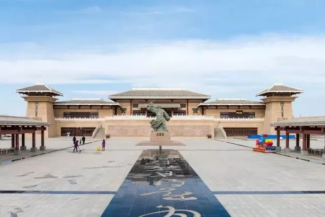 张芝公园,即草圣故里文化产业园,是中国草书的发源之地,书法爱好者的