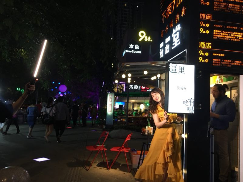 爆红的山城重庆 玩不厌的不夜九街