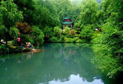 十一月份适合去哪个自然风景区 CggYHlYrLPyAaCrMAACDoLNi1TI058_R_600_10000.jpg