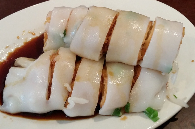           从没见过的肠粉包油条